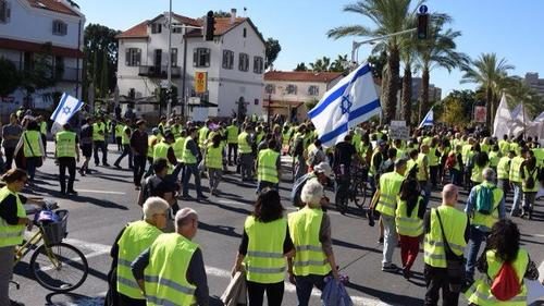 Click to enlarge Yellow vests 3