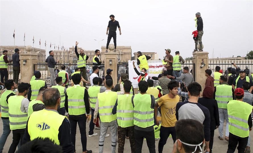 Click to enlarge Yellow vests 1