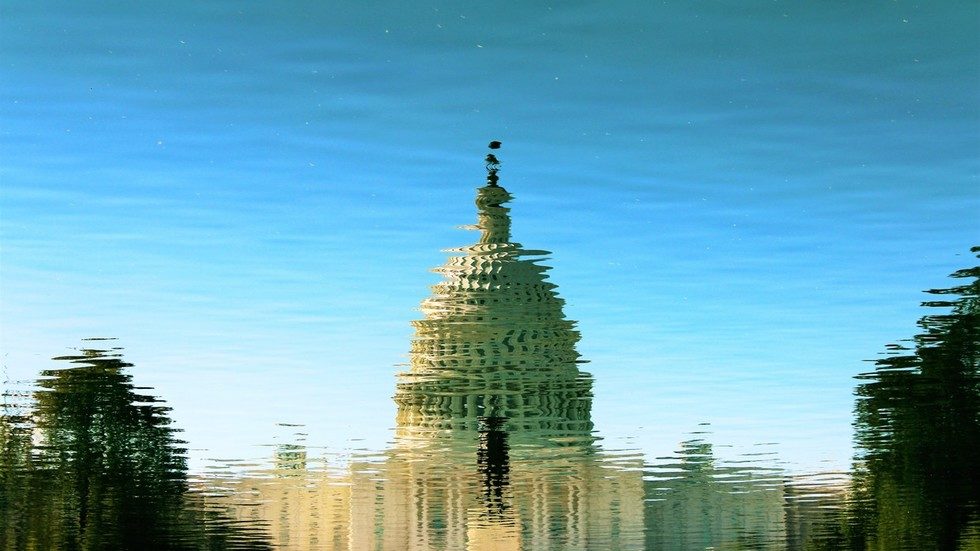 US capitol building reflection pool