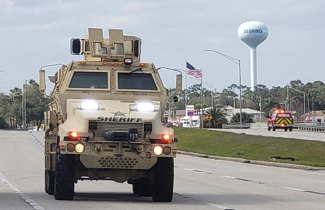 Click to enlarge sheriff's department armored vehicle