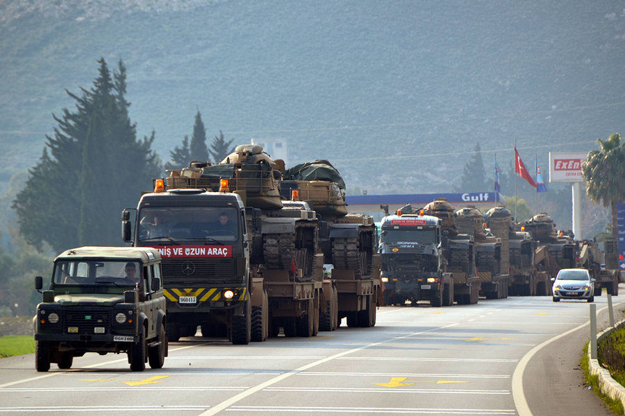 Turkish tank convoy to Syrian border