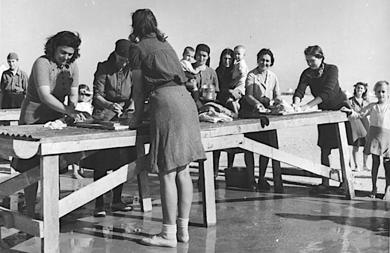 Click to enlarge El Shatt camp laundry