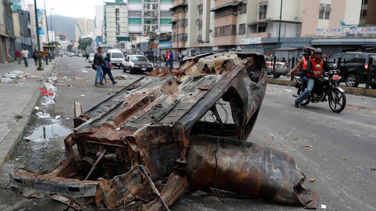 destroyed car protest Caracas