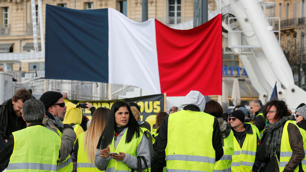 Click to enlarge yellow vests
