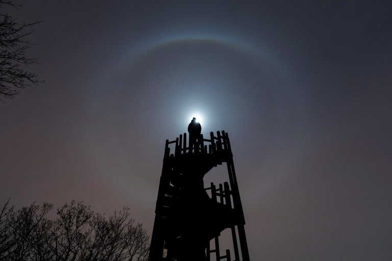 Click to enlarge Moon halo over Budapest, Hungary