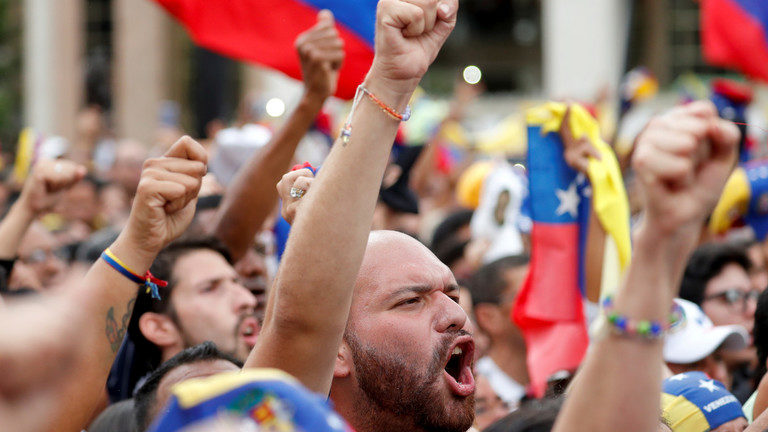 Click to enlarge Opposition supporters, Caracas, Venezuela