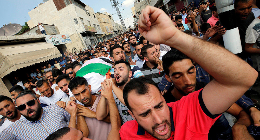 Palestinian crowd mob funeral