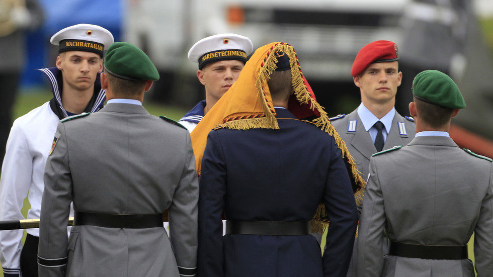 Click to enlarge German recruits