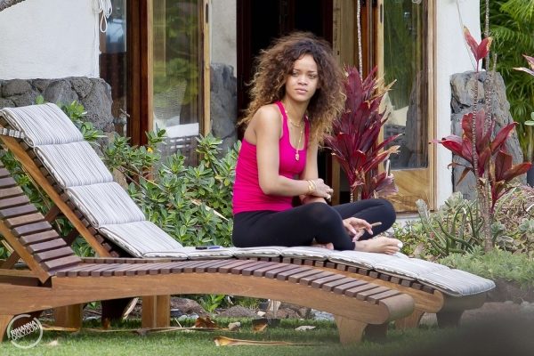 Rihanna smoke cannabis