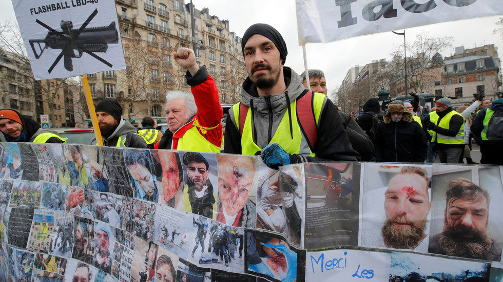 Click to enlarge Yellow vest paris