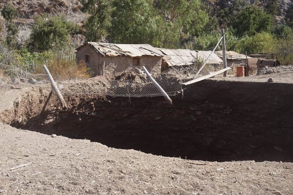 Click to enlarge sinkhole chile 2019