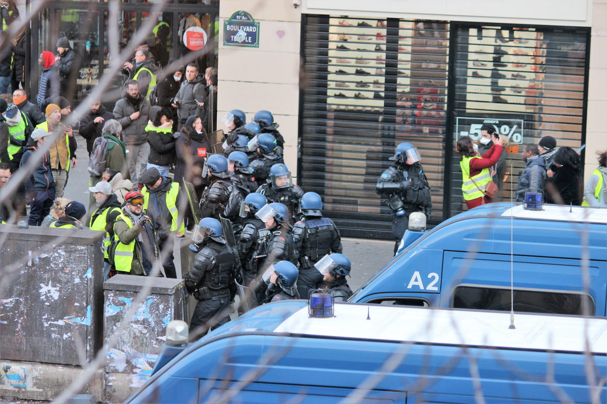 Click to enlarge gilet jaune protest