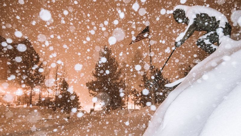 Click to enlarge Heavy snow at Mammoth Mountain Ski Resort