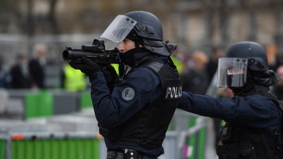 french police yellow vests
