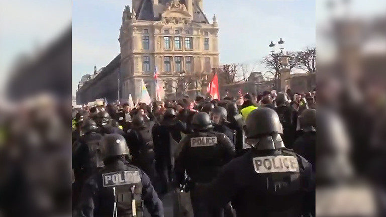 Yellow vest protesters