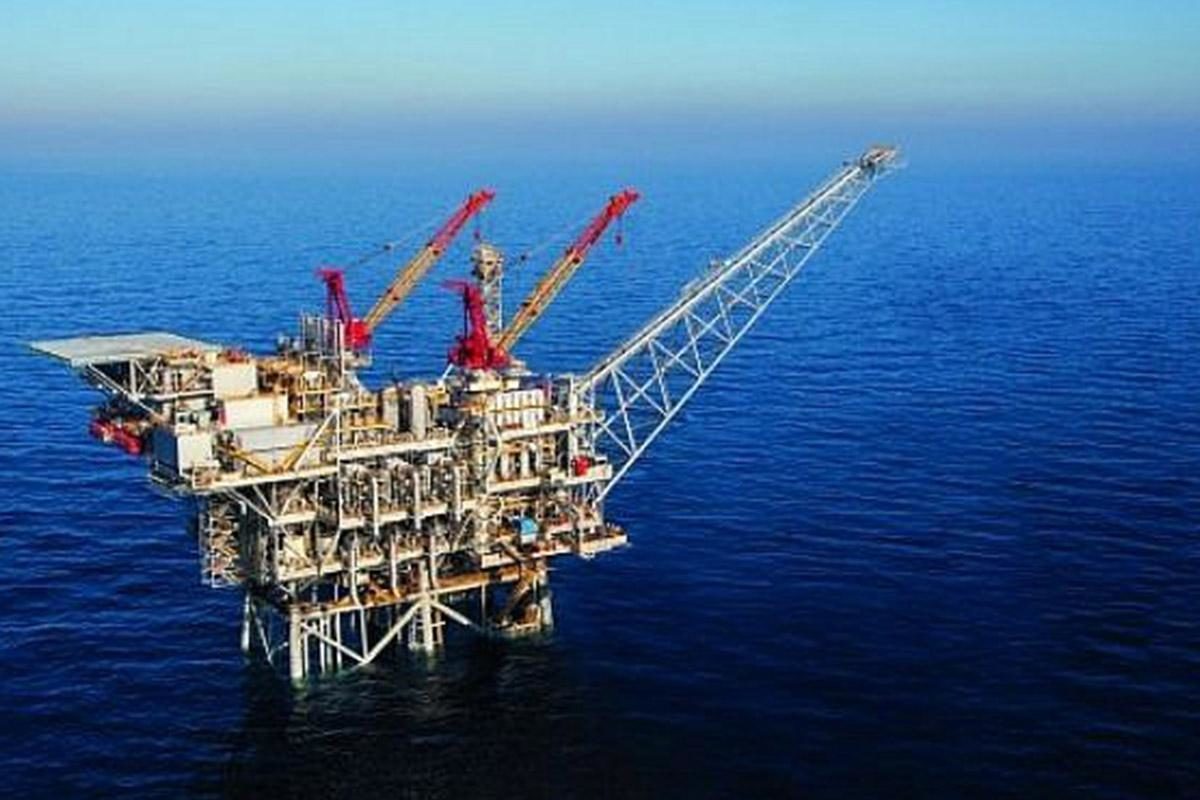Click to enlarge offshore gas rig