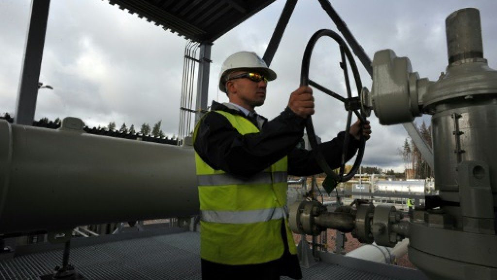 nord stream oil pipeline worker