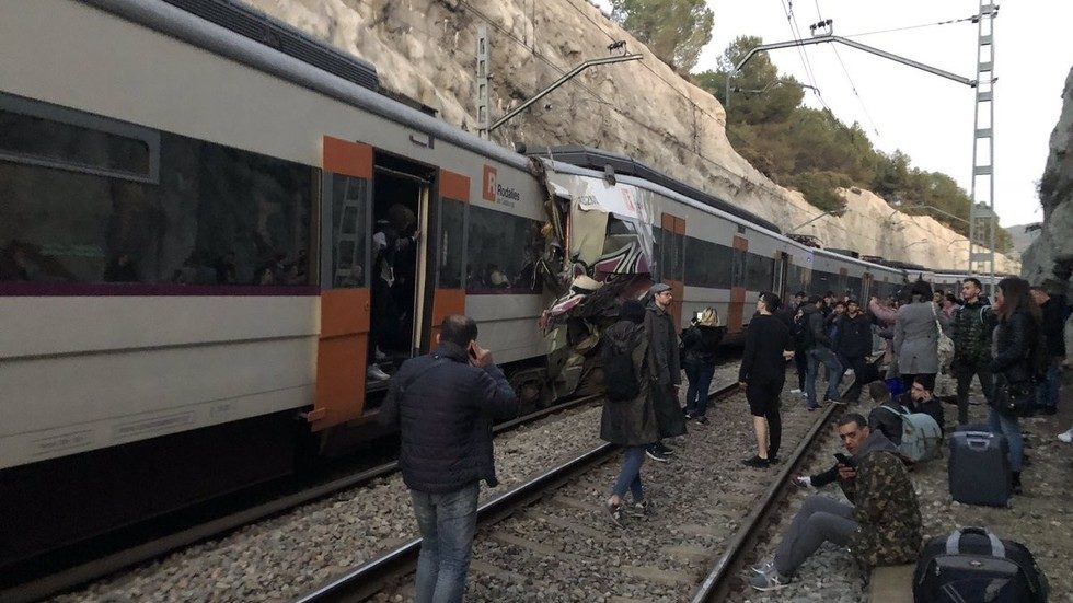 Click to enlarge train crash spain barcelona