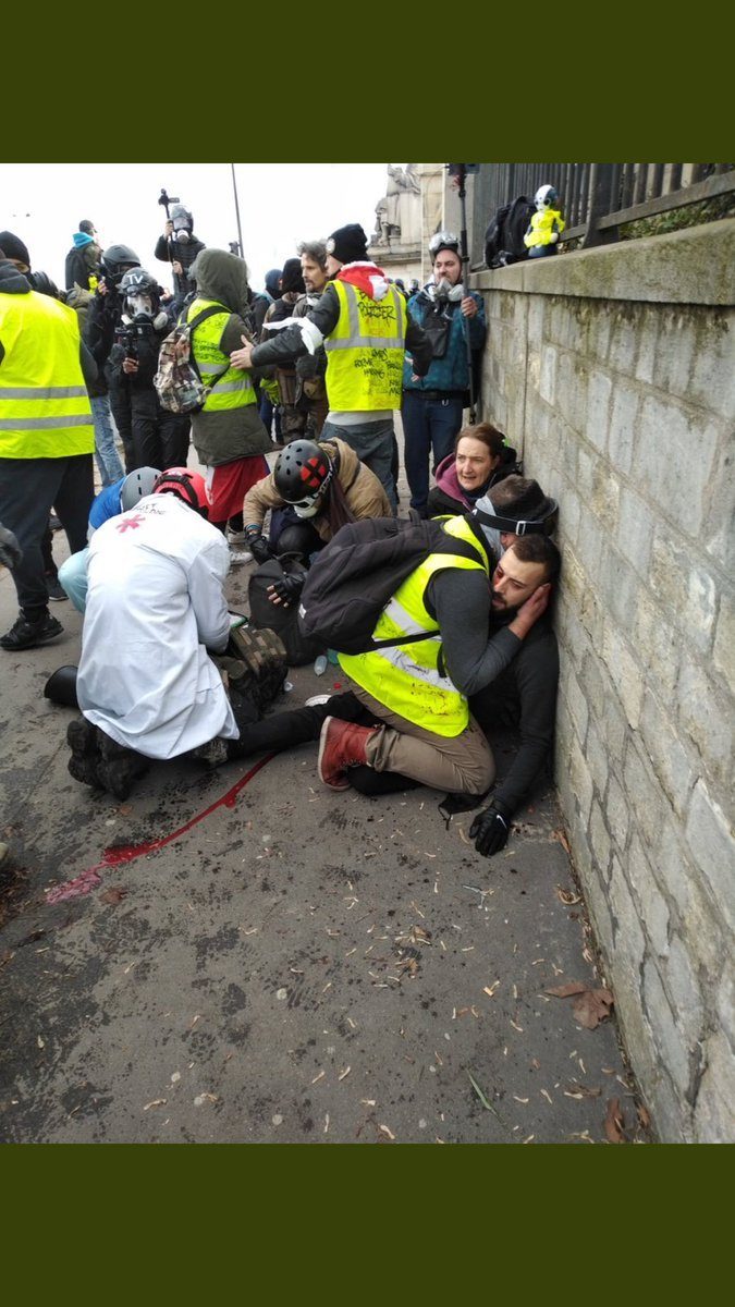 Click to enlarge Yellow vest act XII