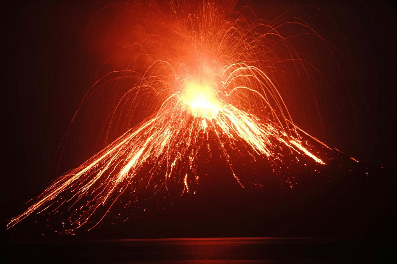 Click to enlarge Lava streams down from Anak Krakatau
