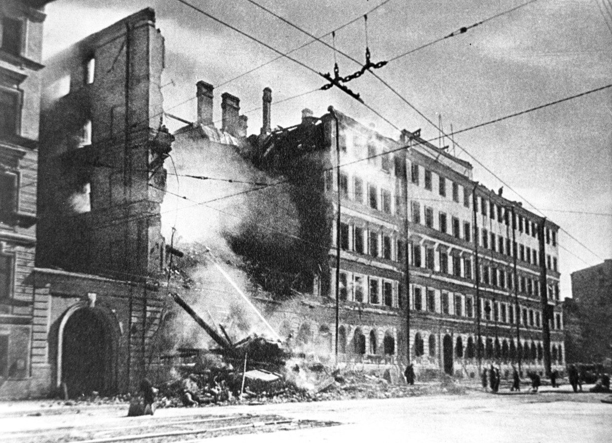 Click to enlarge Leningrad in 1942