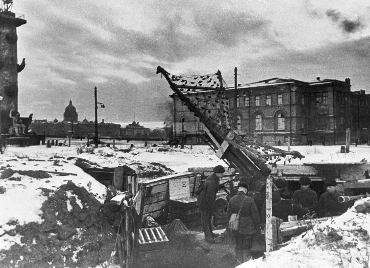 antiaircraft battery in besieged Leningrad