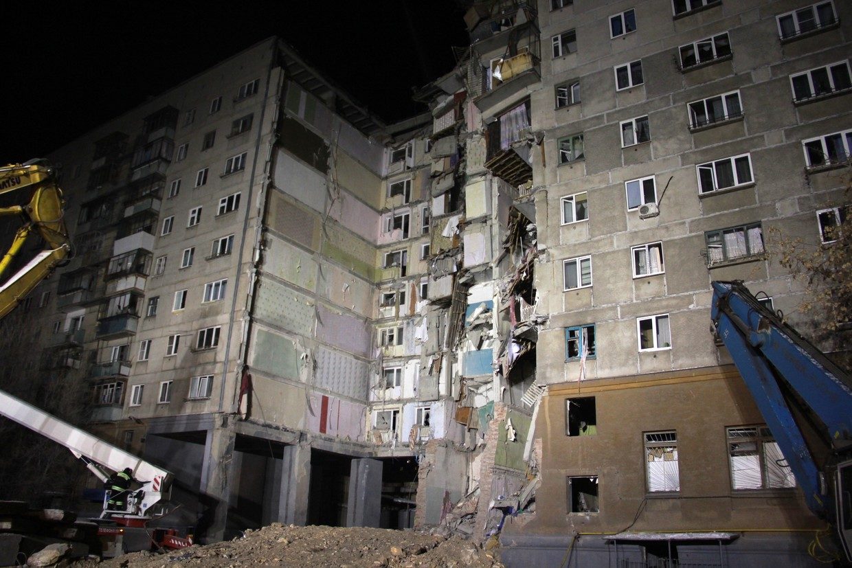 Click to enlarge Burnt building in Magnitogorsk