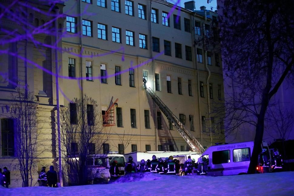 Click to enlarge St. Petersburg collapse