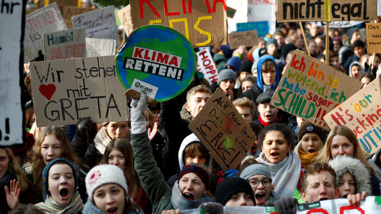 Click to enlarge German students protest