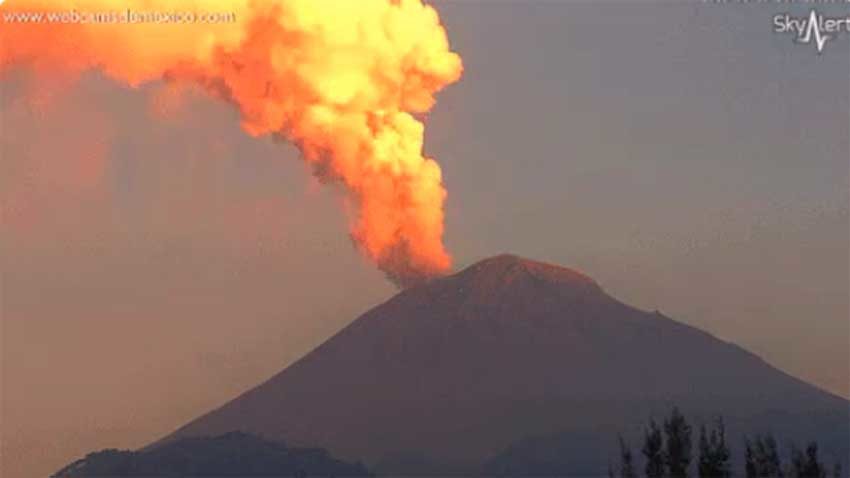 There has been greater activity at El Popo since Sunday morning.