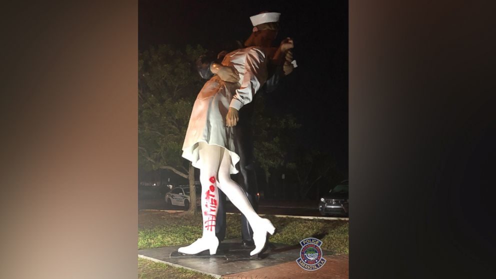 Click to enlarge V-Day statue