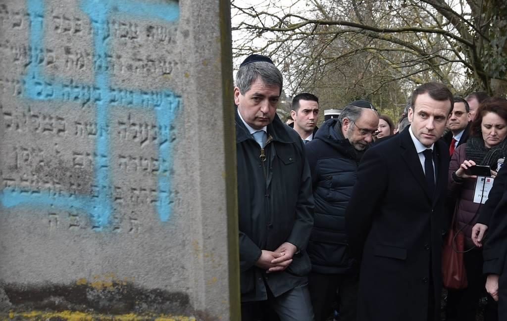 macron jewish graves