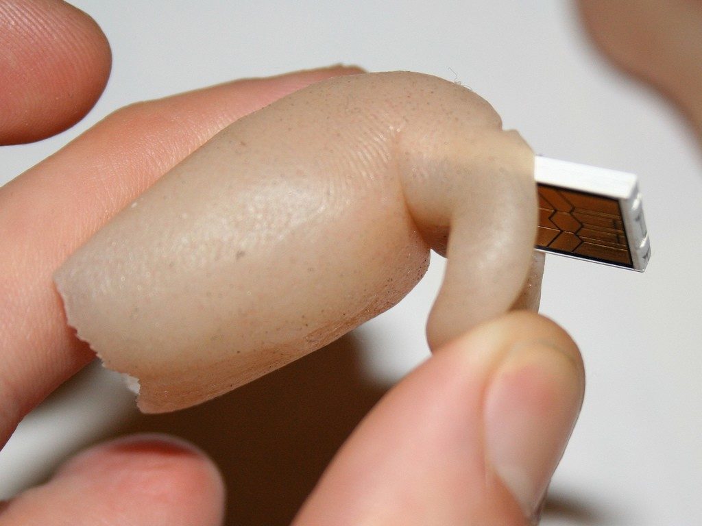 Click to enlarge Jerry Jalava's USB 'finger'