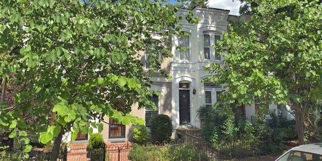 Click to enlarge bernie sanders house 2