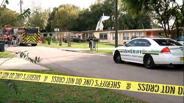 Click to enlarge Plane crashed into home.