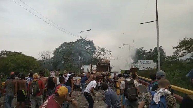 Click to enlarge opposition venezuela bridge aid concert