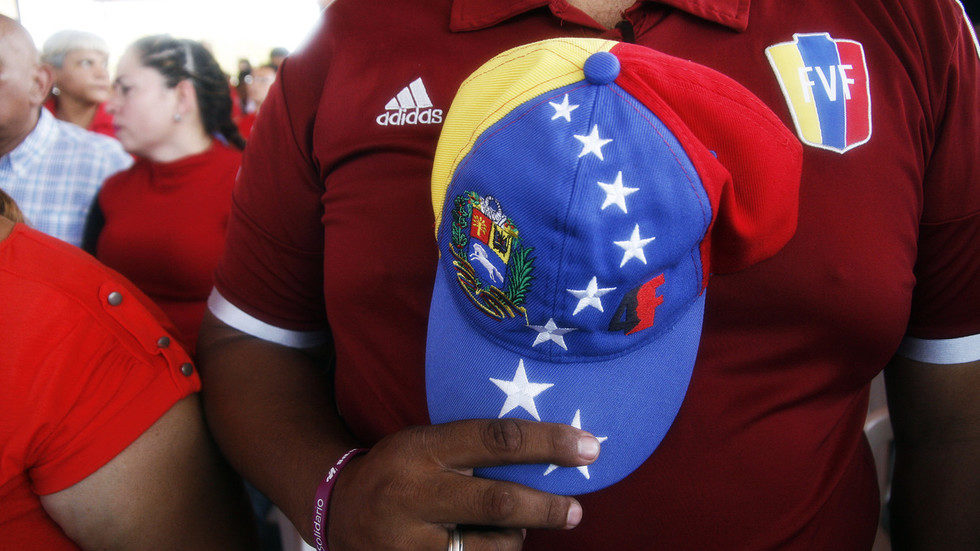 maduro hat supporter