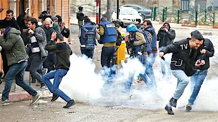 Click to enlarge Smoke crowd