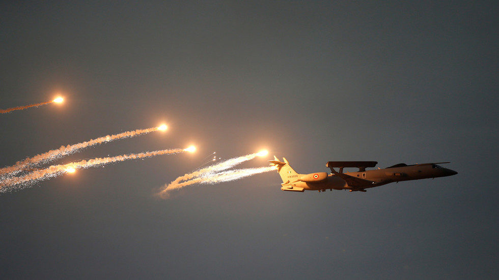 Click to enlarge Indian Air Force's plane military drill
