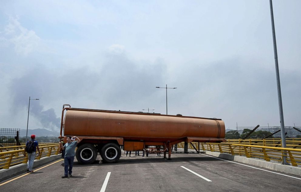 Click to enlarge Tienditis bridge columbia border blocked venezuela