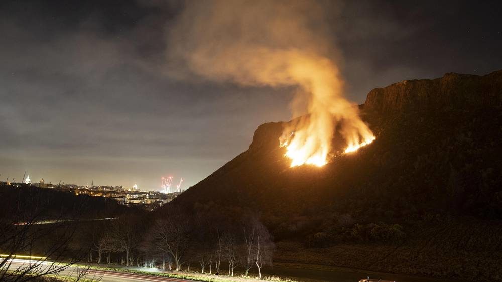 Click to enlarge arthurs seat fire