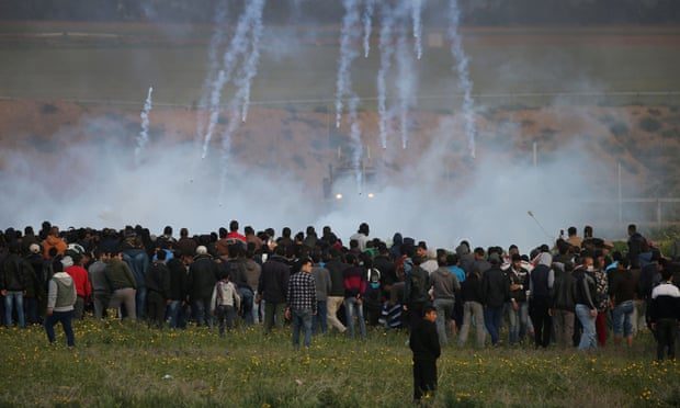 Click to enlarge Palestinians protesting gaza