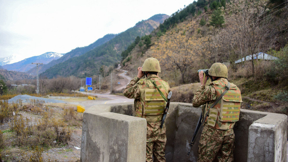 Click to enlarge pakistan soldier border india