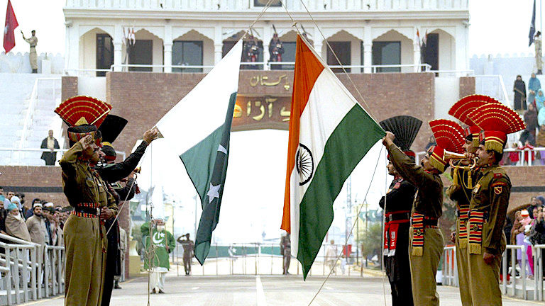 Click to enlarge IndiaPak borderguards