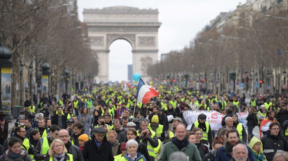 Yellow Vests 16 week