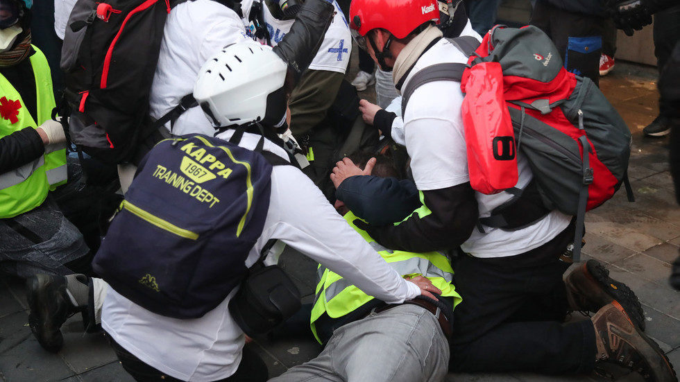 Click to enlarge yellow vest injury
