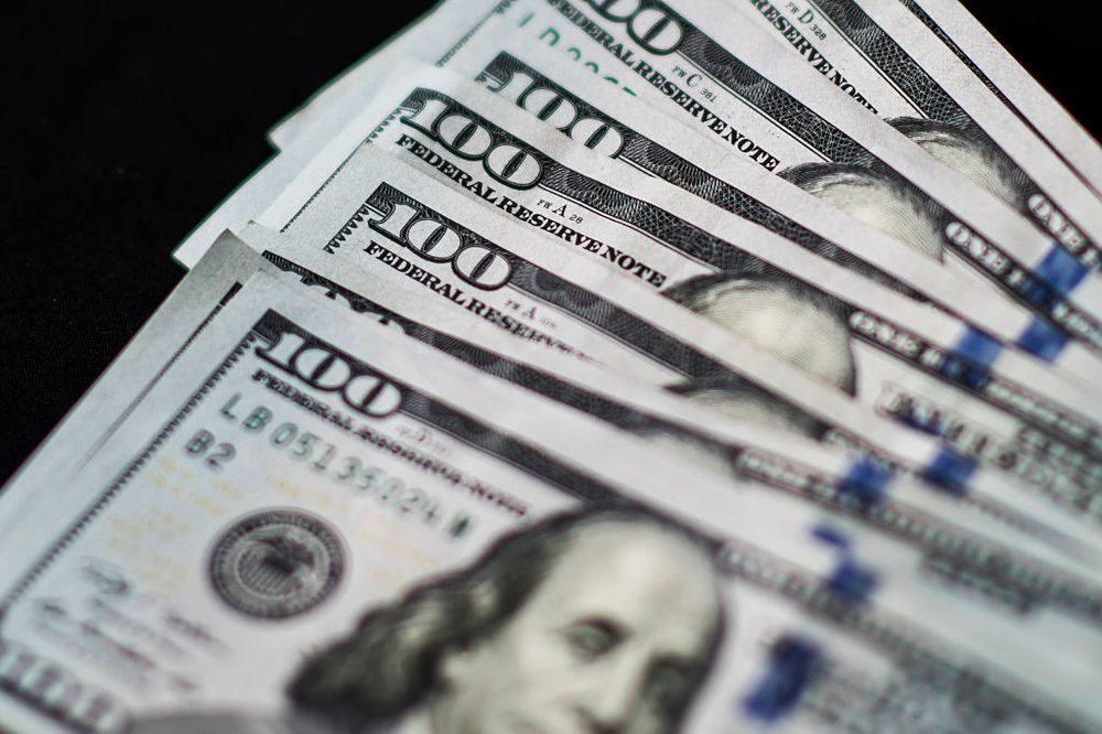 Click to enlarge 100 dollar bills