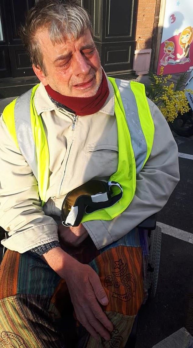 Click to enlarge disabled protester gilet jaune