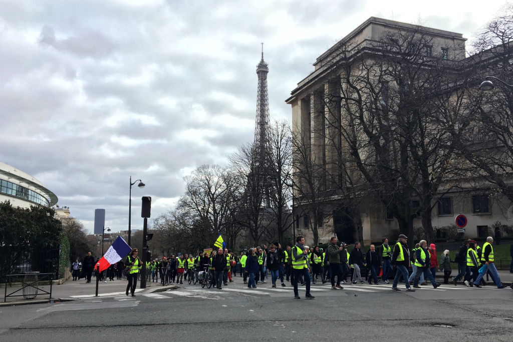 Click to enlarge Yellow vest protesters