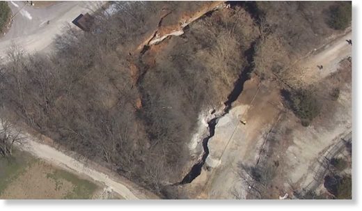 Sinkhole closes Louisville Zoo